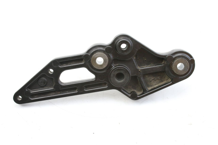 photo de LEFT FRONT FOOTREST BRACKET YAMAHA MT-07 MT07 700 (2018 - 2020) - Technical close-up