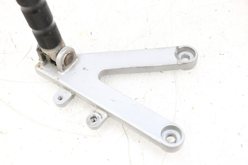 photo de FRONT LEFT FOOTREST MOUNT HONDA NSR R 125 (1994 - 2003) - Zoom on usage condition