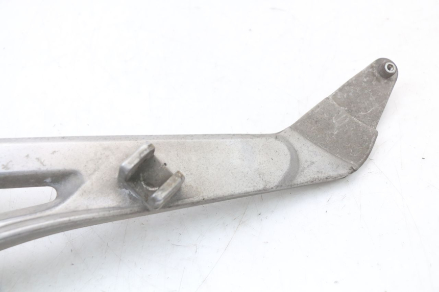 photo de LEFT FRONT FOOTREST BRACKET HONDA NTV DEAUVILLE 650 (1998 - 2001) - Zoom on usage condition