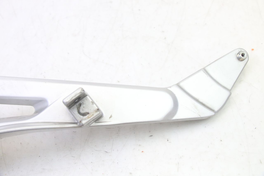 photo de FRONT LEFT FOOTREST MOUNT HONDA NTV DEAUVILLE 650 (2001 - 2006) - Zoom on usage condition