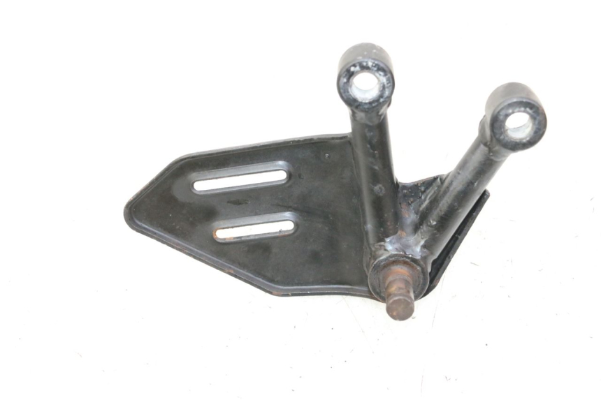 photo de FRONT LEFT FOOTREST MOUNT MAG POWER R-STREET 50 (2016 - 2025) - Zoom on usage condition