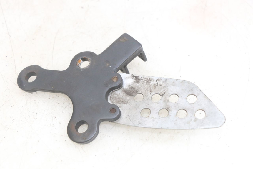 photo de LEFT FRONT FOOTREST BRACKET YAMASAKI ROADSTER 50 (2013 - 2018) - Component detail