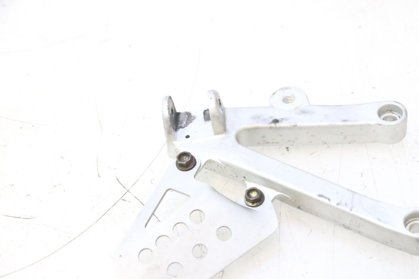 photo de FRONT LEFT FOOTREST MOUNT DUCATI SS IE DS CARENEE 1000 (2002 - 2006) - Component detail