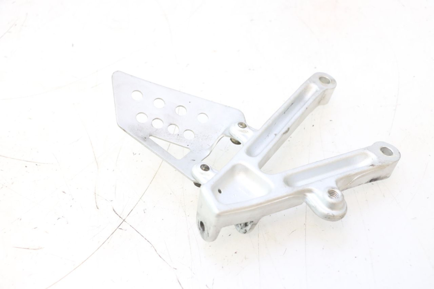 photo de FRONT LEFT FOOTREST MOUNT DUCATI SS IE DS CARENEE 1000 (2002 - 2006) - Technical close-up