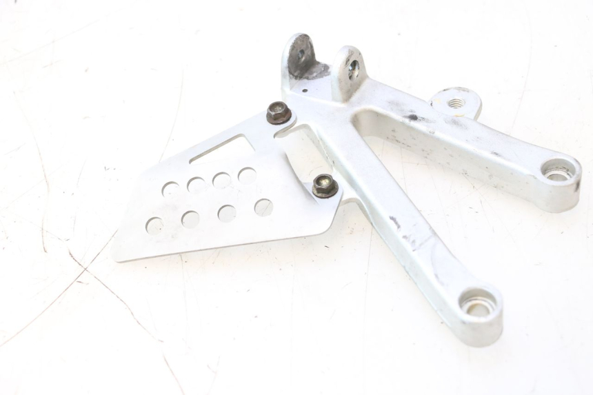 photo de FRONT LEFT FOOTREST MOUNT DUCATI SS IE DS CARENEE 1000 (2002 - 2006) - Fixing points details