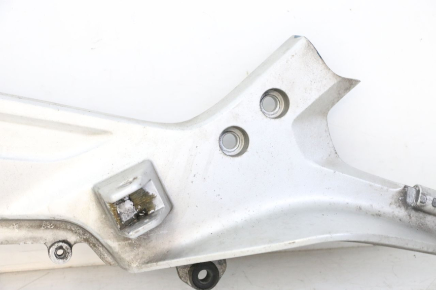 photo de FRONT LEFT FOOTREST MOUNT HONDA ST PAN EUROPEAN 1300 (2002 - 2013) - Additional view of the item