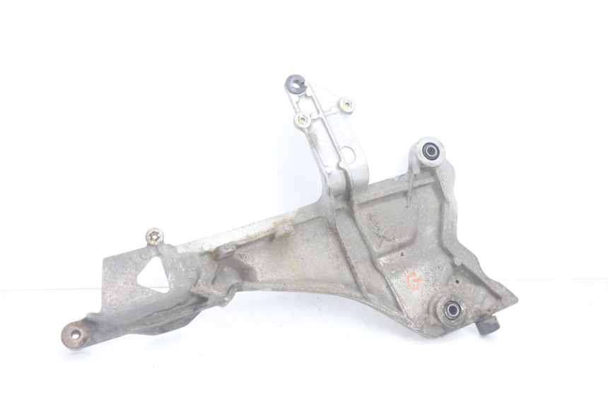 photo de FRONT LEFT FOOTREST MOUNT HONDA ST PAN EUROPEAN 1100 (1990 - 2002) - Product overview