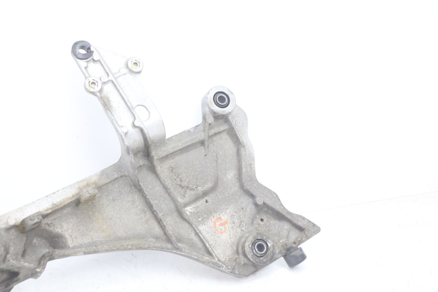 photo de FRONT LEFT FOOTREST MOUNT HONDA ST PAN EUROPEAN 1100 (1990 - 2002) - Surface and material condition
