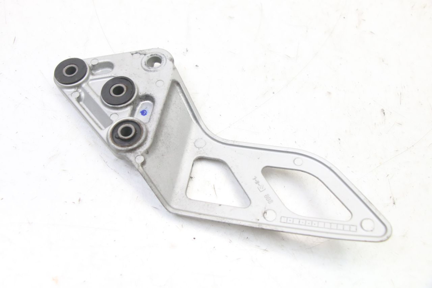 photo de FRONT LEFT FOOTREST MOUNT SUZUKI GSX F GSXF 650 (2007 - 2015) - Surface and material condition