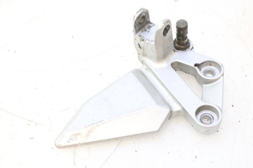 photo de FRONT LEFT FOOTREST MOUNT SUZUKI SV S 650 (2003 - 2009) - Main view