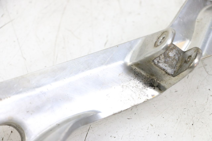 photo de FRONT LEFT FOOTREST MOUNT YAMAHA TDM ABS 900 (2002 - 2014) - Component detail