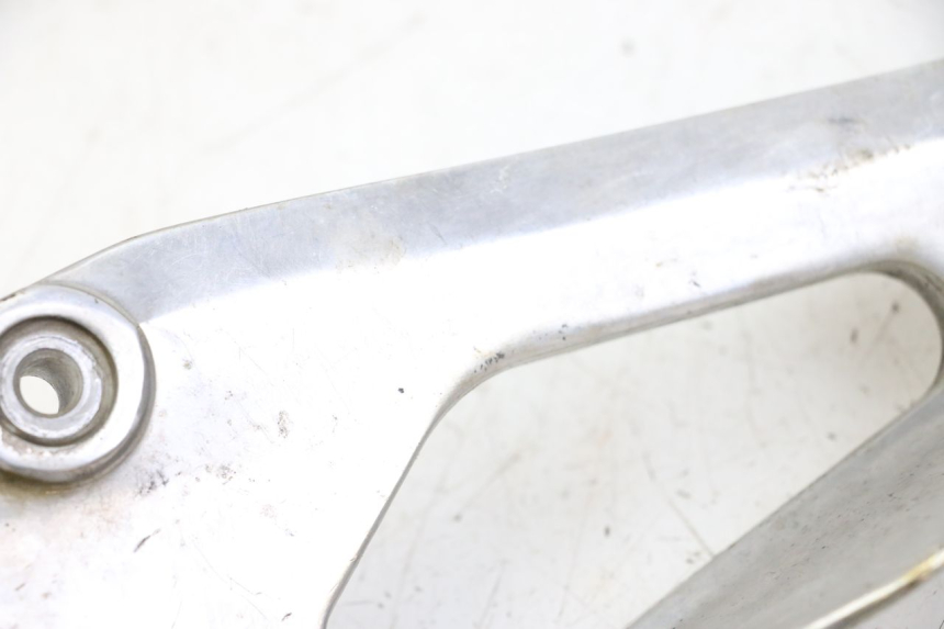 photo de FRONT LEFT FOOTREST MOUNT YAMAHA TDM ABS 900 (2002 - 2014) - Zoom on usage condition