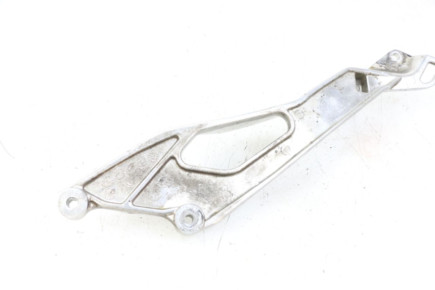 photo de FRONT LEFT FOOTREST MOUNT YAMAHA TDM ABS 900 (2002 - 2014) - Technical close-up