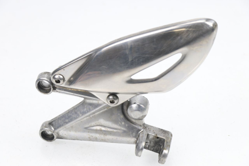 photo de FRONT LEFT FOOTREST MOUNT TRIUMPH STREET TRIPLE 675 (2007 - 2012) - Main view