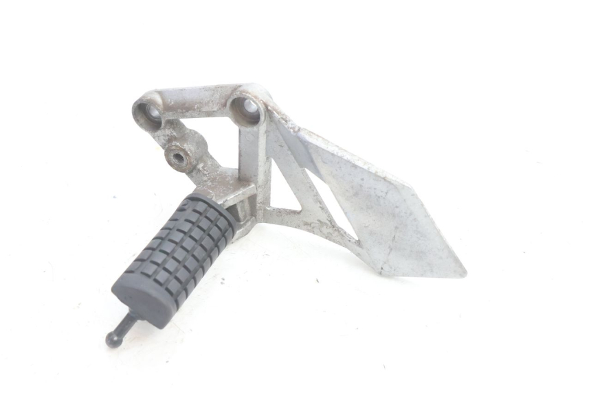 photo de FRONT LEFT FOOTREST MOUNT DAELIM VJ ROADWIN 125 (2004 - 2007) - Main view