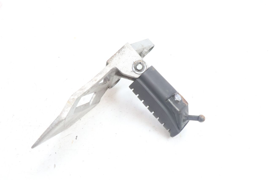 photo de FRONT LEFT FOOTREST MOUNT DAELIM VJ ROADWIN 125 (2004 - 2007) - Additional view of the item