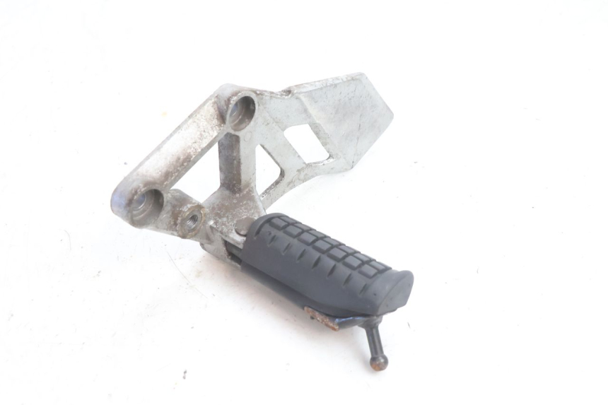 photo de FRONT LEFT FOOTREST MOUNT DAELIM VJ ROADWIN 125 (2004 - 2007) - Product overview