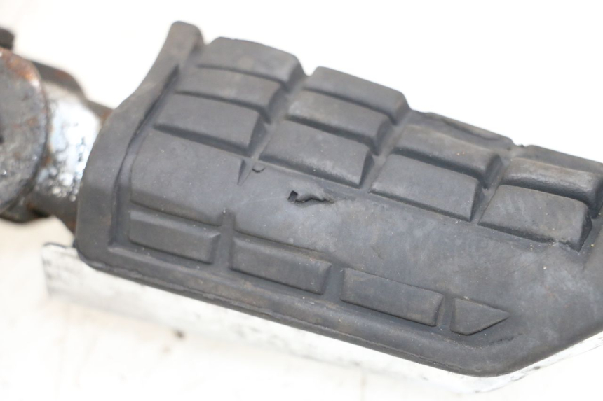 photo de FRONT LEFT FOOTREST MOUNT YAMAHA XJ F 900 (1983 - 1994) - Component detail