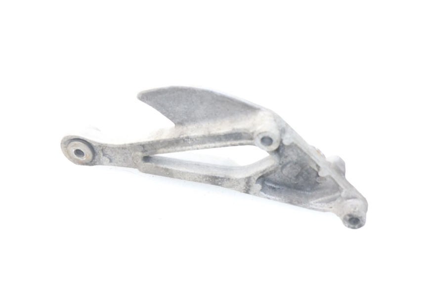 photo de FRONT LEFT FOOTREST MOUNT YAMAHA XJ600 XJ DIVERSION 600 (1992 - 1997) - Alternative perspective