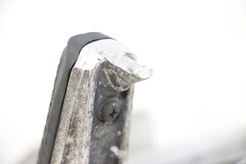 photo de FRONT LEFT FOOTREST MOUNT YAMAHA XJ600 XJ DIVERSION 600 (1992 - 1997) - Component detail