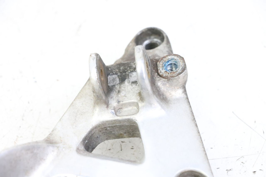 photo de FRONT LEFT FOOTREST MOUNT YAMAHA XJN DIVERSION 600 (2000 - 2003) - Checked used part