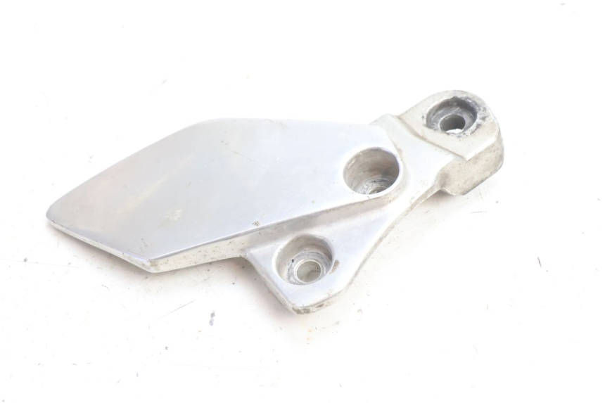 photo de FRONT LEFT FOOTREST MOUNT YAMAHA XJR 1300 (1998 - 2002) - Component detail