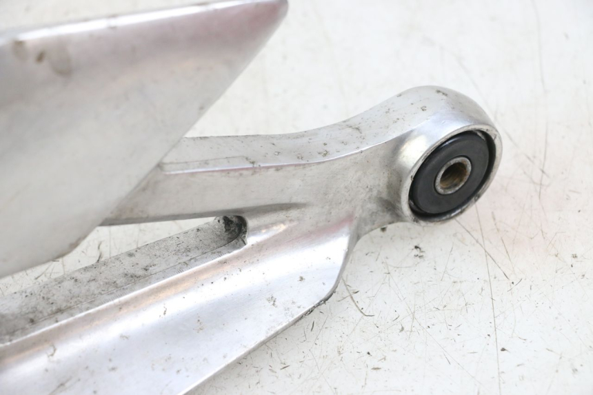 photo de FRONT LEFT FOOTREST MOUNT YAMAHA XJS DIVERSION 600 (1997 - 1999) - Fixing points details