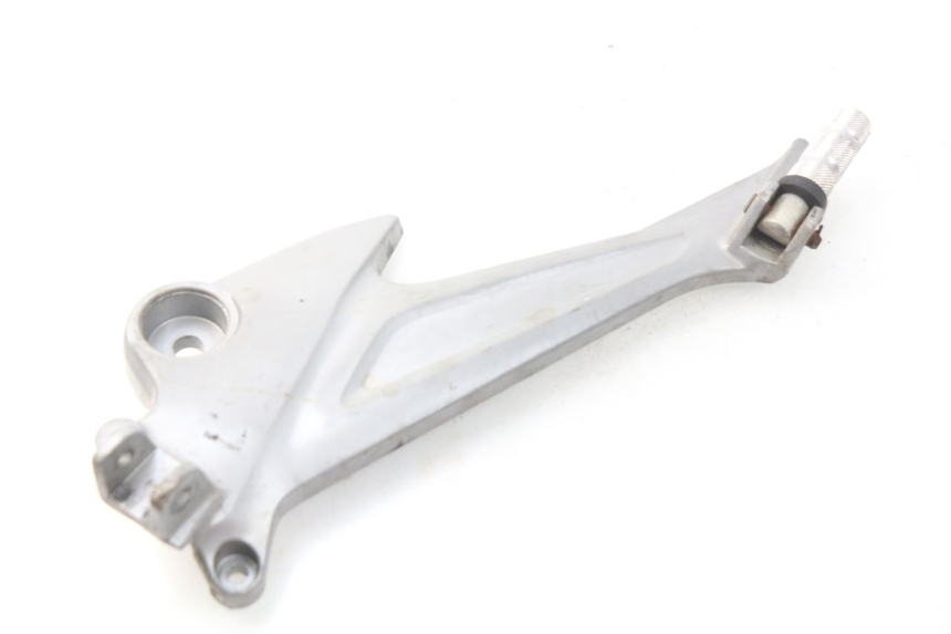 photo de FRONT LEFT FOOTREST MOUNT HONDA XLV VARADERO 125 (2000 - 2006) - Alternative perspective