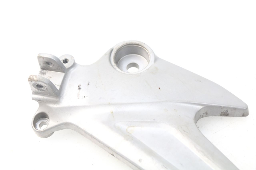 photo de FRONT LEFT FOOTREST MOUNT HONDA XLV VARADERO 125 (2000 - 2006) - Fixing points details