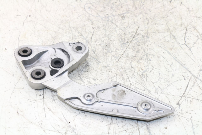 photo de FRONT LEFT FOOTREST MOUNT YAMAHA FZ1 FAZER 1000 (2007 - 2009) - Component detail