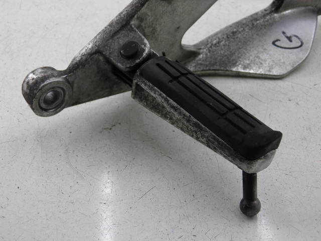 photo de FRONT LEFT FOOTREST MOUNT YAMAHA TDM 900 (2004 - 2006) - Product overview
