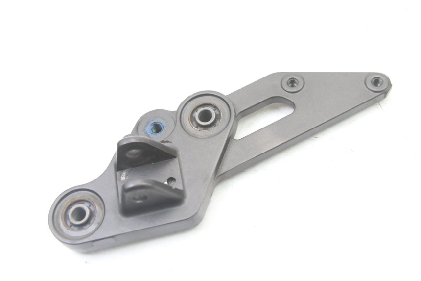 photo de FRONT LEFT FOOTREST MOUNT YAMAHA TRACER 7 700 (2020 - 2024) - Component detail
