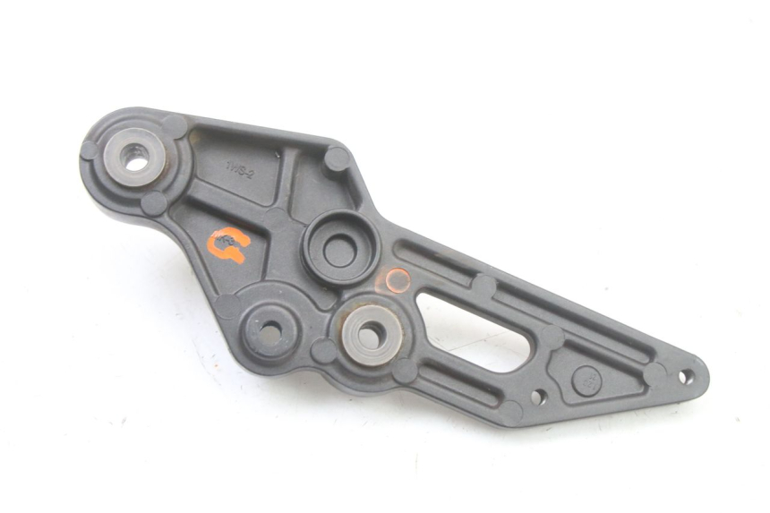 photo de FRONT LEFT FOOTREST MOUNT YAMAHA TRACER 7 700 (2020 - 2024) - Zoom on usage condition