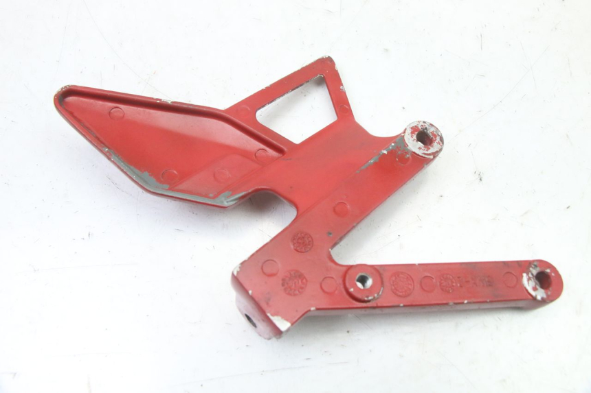 photo de FRONT LEFT FOOTREST MOUNT YAMAHA TZR 50 (2008 - 2016) - Technical close-up