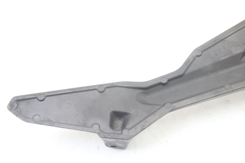 photo de FRONT LEFT FOOTREST MOUNT YAMAHA XJ6 600 (2008 - 2016) - Fixing points details