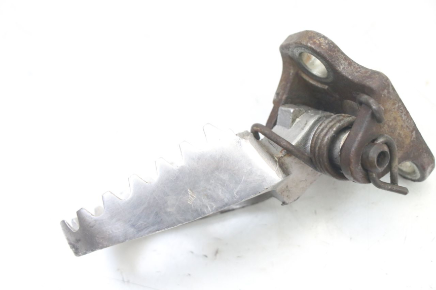 photo de FRONT LEFT FOOTREST MOUNT YAMAHA YZ 125 (2006 - 2016) - Zoom on usage condition