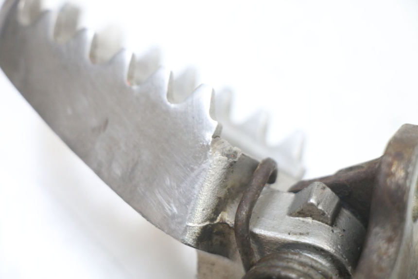 photo de FRONT LEFT FOOTREST MOUNT YAMAHA YZ 125 (2006 - 2016) - Alternative perspective