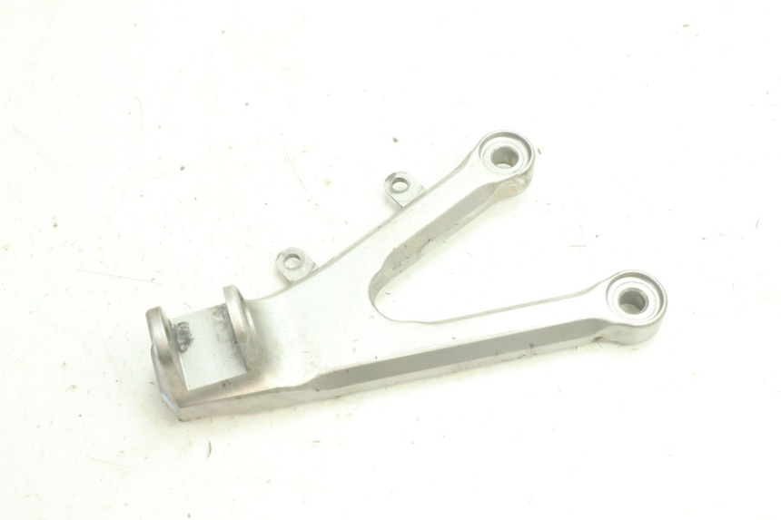 photo de FRONT LEFT FOOTREST MOUNT YAMAHA YZF R6 600 (2008 - 2009) - Main view