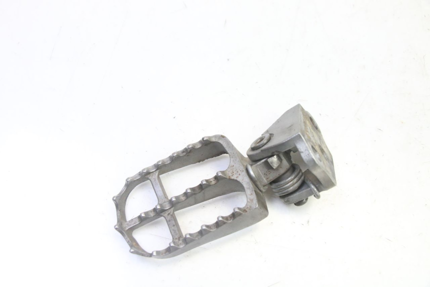 photo de FRONT LEFT FOOTREST MOUNT YAMAHA YZF YZ-F 450 (2014 - 2016) - Component detail