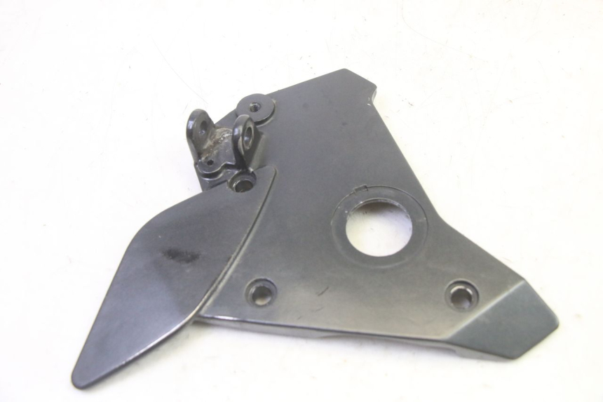 photo de FRONT LEFT FOOTREST MOUNT KAWASAKI ZR 7 750 (1999 - 2004) - Zoom on usage condition