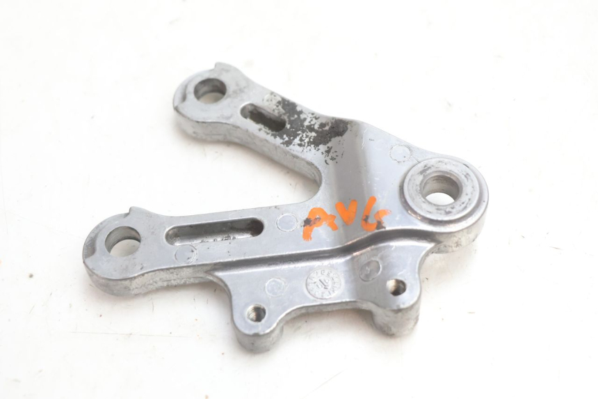 photo de FRONT LEFT FOOTREST MOUNT KAWASAKI ZX-6R ZX6R 600 (2000 - 2002) - Zoom on usage condition