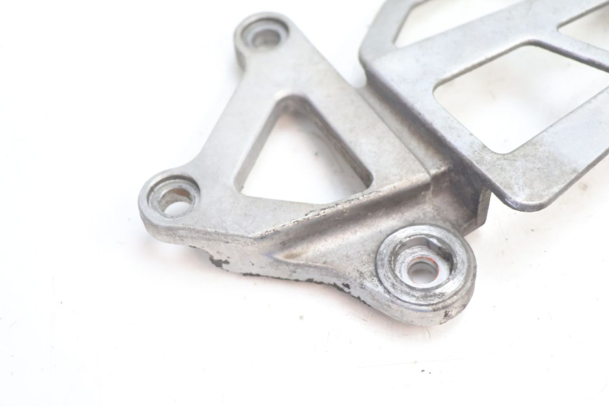 photo de FRONT LEFT FOOTREST MOUNT KAWASAKI ZX-6R ZX6R 600 (1995 - 1997) - Component detail