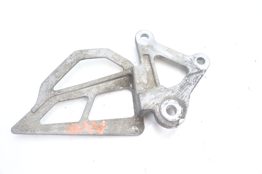 photo de FRONT LEFT FOOTREST MOUNT KAWASAKI ZX-6R ZX6R 600 (1995 - 1997) - Technical close-up