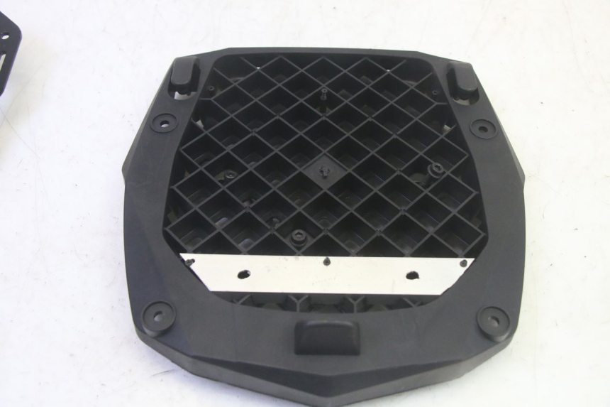 photo de PLATE TOP BOX PIAGGIO MP3 HPE 350 (2018 - 2020) - Alternative perspective