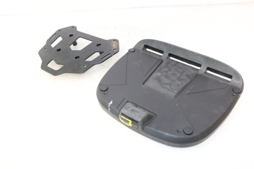 photo de PLATE TOP BOX PIAGGIO MP3 500 (2016 - 2018) - Product overview