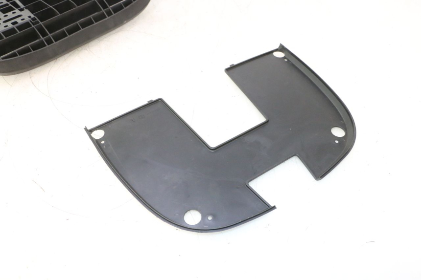 photo de PLATE TOP BOX PIAGGIO MP3 500 (2016 - 2018) - Surface and material condition