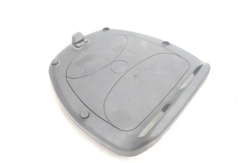 photo de PLATE TOP BOX PEUGEOT SATELIS 125 (2013 - 2018) - Technical close-up
