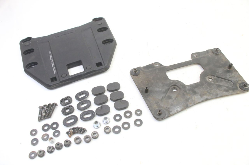 photo de PLATE TOP BOX HONDA ST PAN EUROPEAN 1300 (2002 - 2013) - Fixing points details
