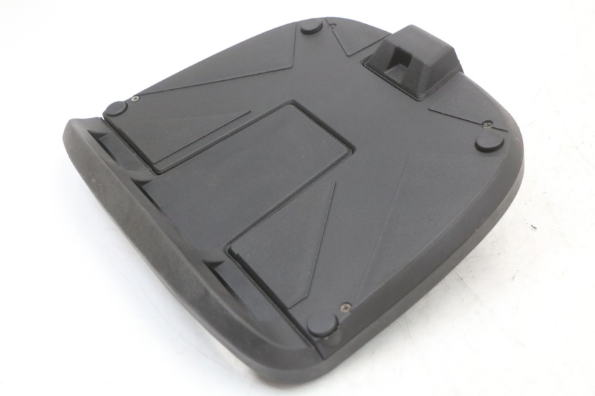 photo de PLATE TOP BOX PIAGGIO X10 125 (2012 - 2017) - Technical close-up