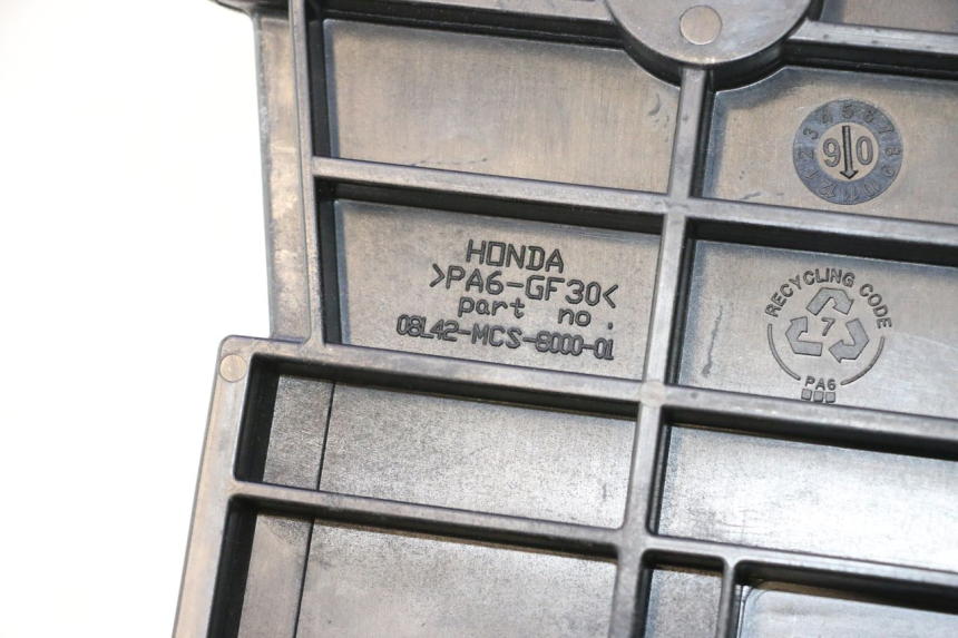 photo de PLATE TOP BOX HONDA XLV VARADERO 125 (2007 - 2012) - Technical close-up